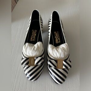 Ferragamo Vera Pump - 9B